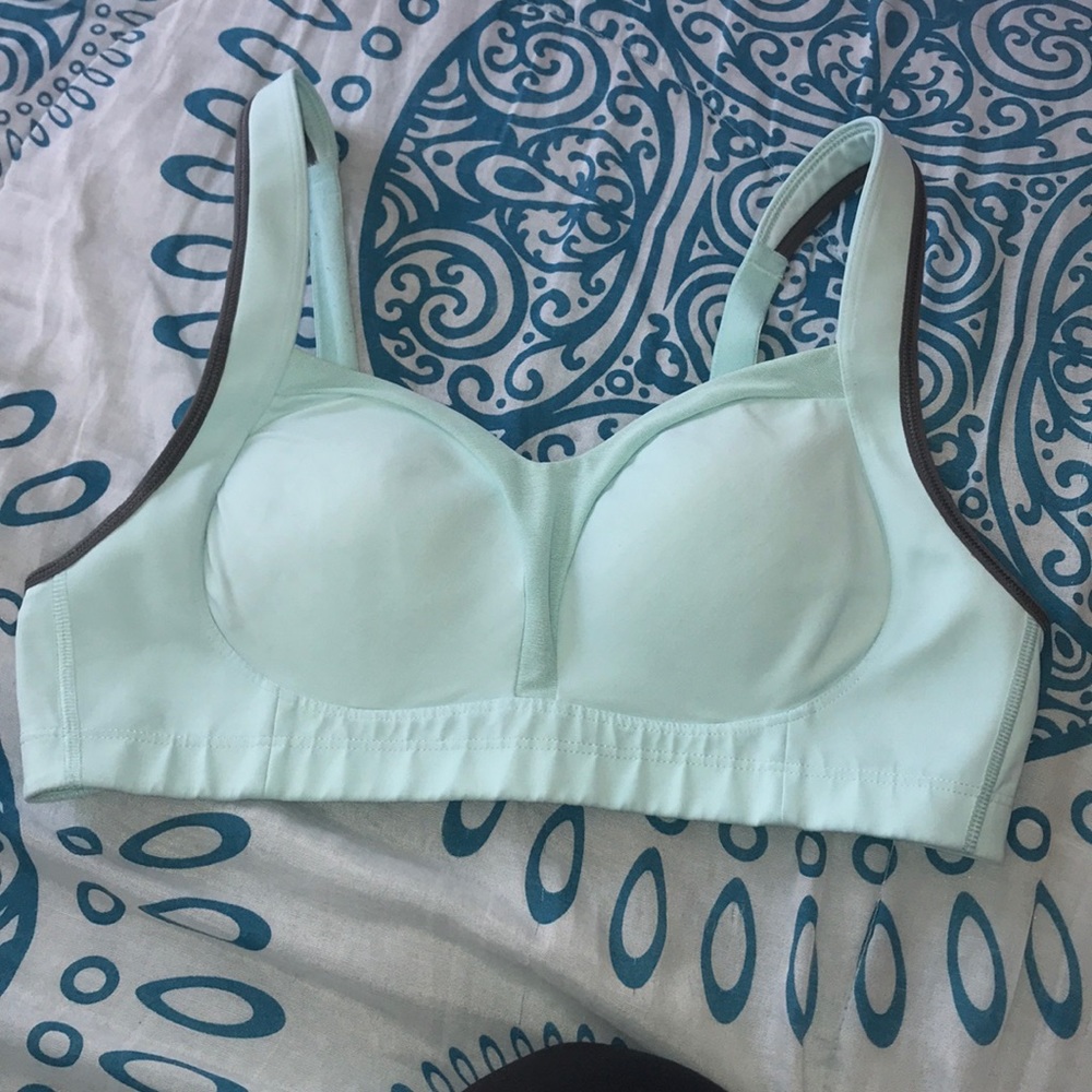 Lululemon sports bra 36C